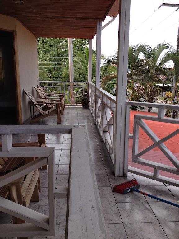 Hotel Posada Los Delfines Bocas del Toro Habitación foto