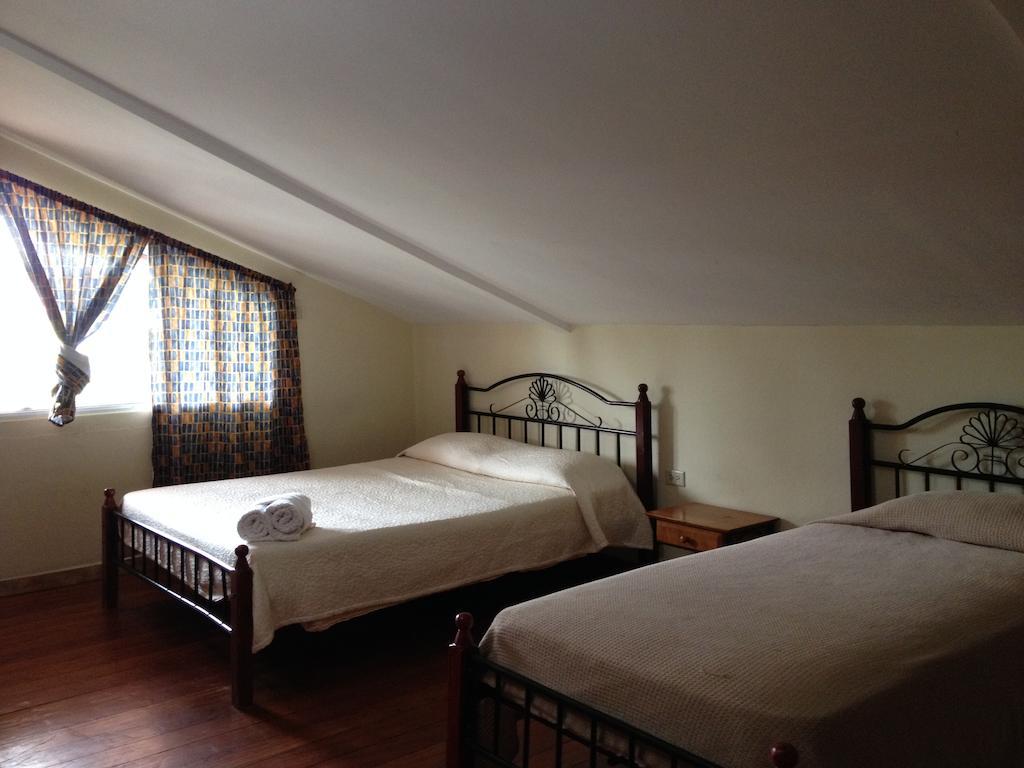Hotel Posada Los Delfines Bocas del Toro Habitación foto