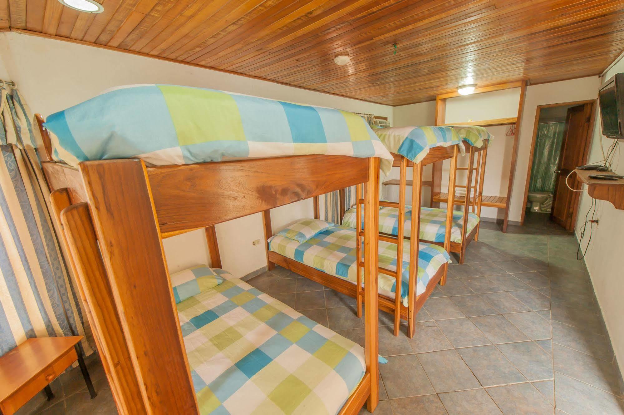 Hotel Posada Los Delfines Bocas del Toro Exterior foto